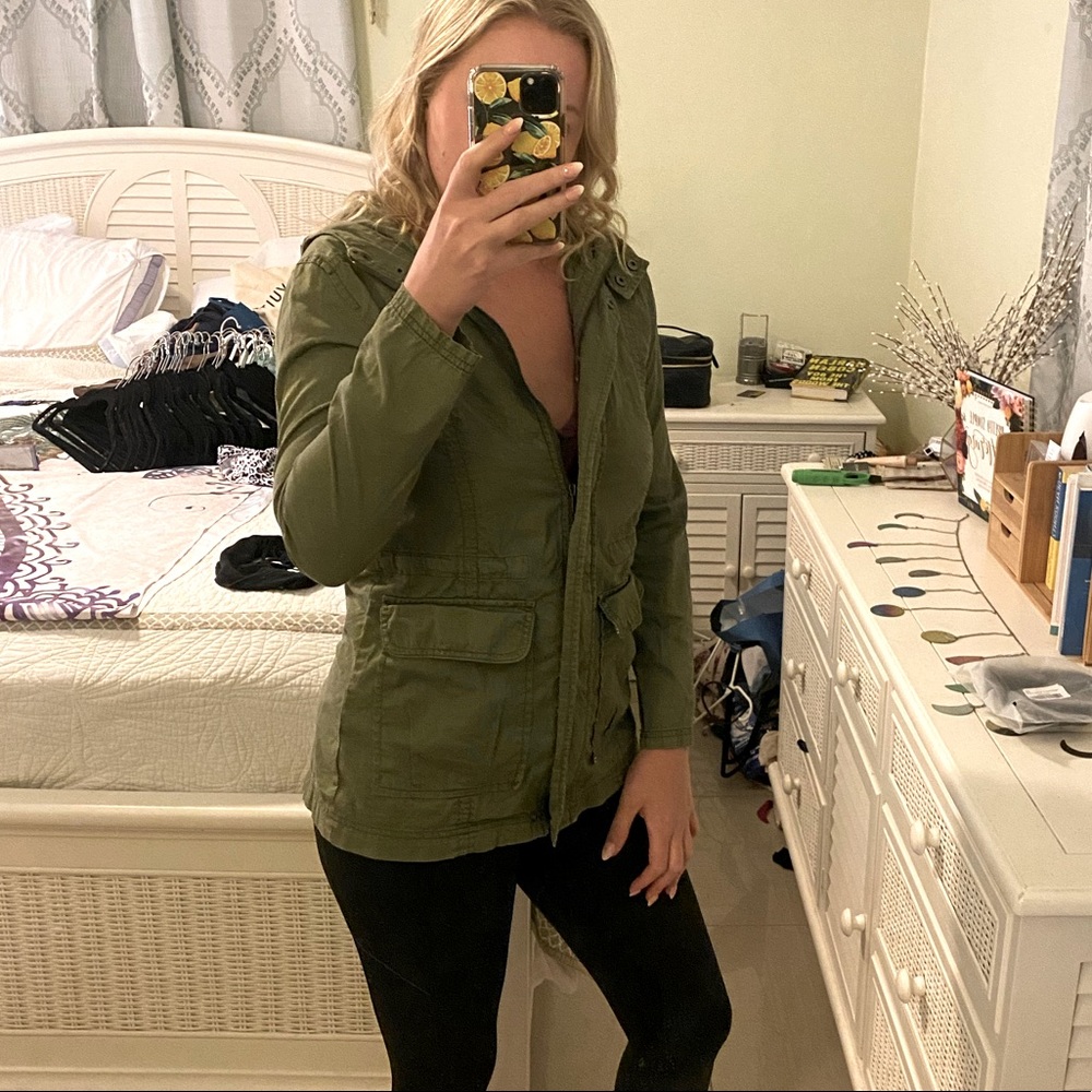 Army green, light-weight jacket